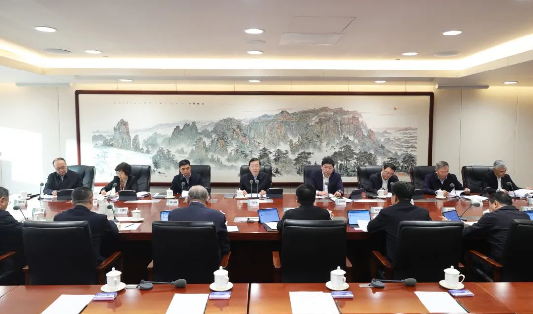 國(guó)家電網(wǎng)公司領(lǐng)導(dǎo)班子和專(zhuān)職助理、總師、副總師2024年調(diào)研座談會(huì)召開(kāi)