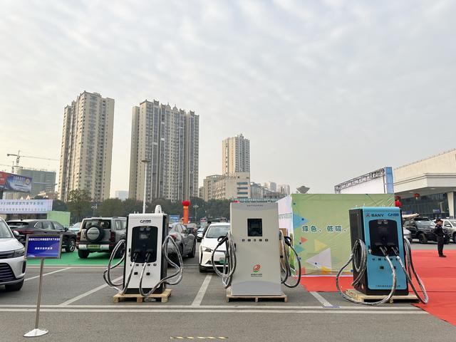 京能新能源助力婁底市新能源汽車下鄉(xiāng)，為鄉(xiāng)村振興添“綠”