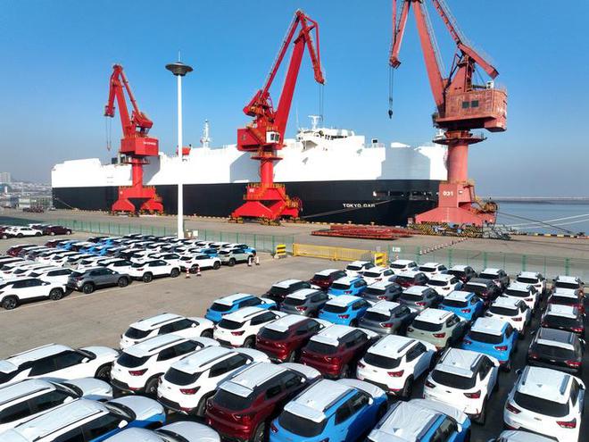 中國不僅電動汽車在世界火了，就連汽車運輸船也跟著圈粉