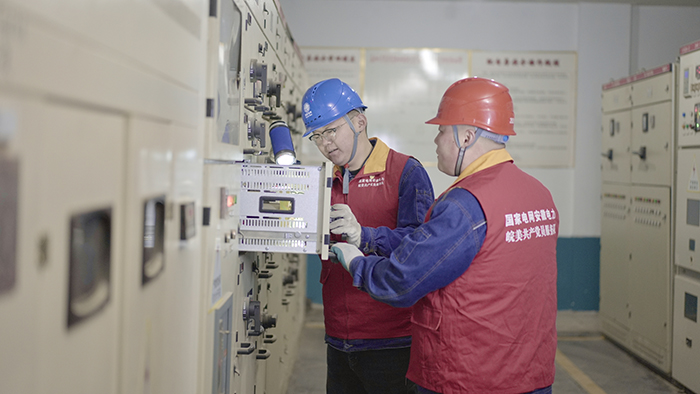 國網利辛縣供電公司聯(lián)合物業(yè)排查高層隱患 保障群眾安全可靠用電