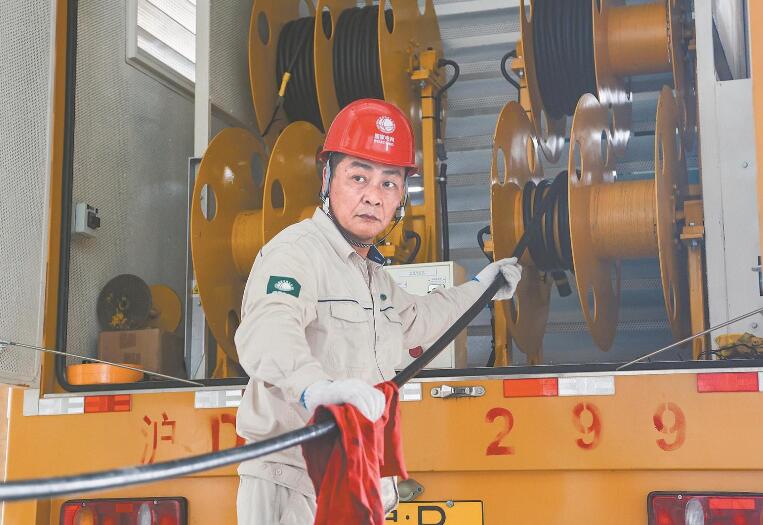 【國網(wǎng)楷?！垮X忠：匠心筑夢 向光而行