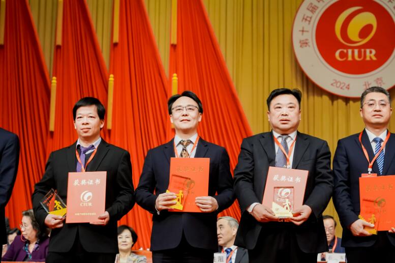 中國能建綠色建材公司黨委書記、董事長，綠色先進(jìn)材料研究院院長蔣洋榮獲“2023年中國產(chǎn)學(xué)研合作創(chuàng)新獎”