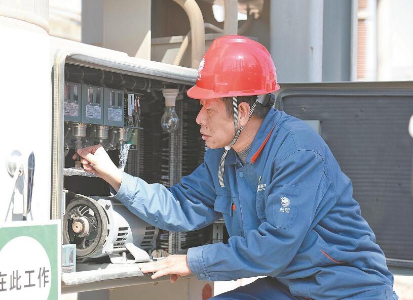 【國網(wǎng)楷?！垮X建華：把守護電網(wǎng)安全當(dāng)作一生的事業(yè)