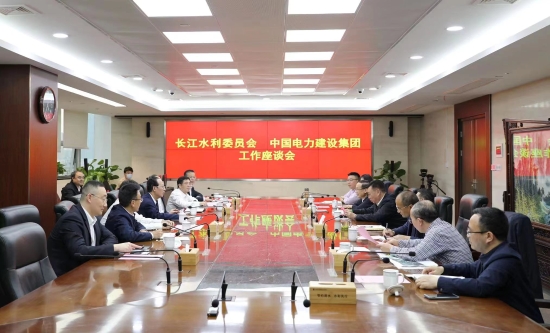 中國電建黨委書記、董事長(zhǎng)丁焰章與長(zhǎng)江水利委員會(huì)黨組書記、主任劉冬順會(huì)談