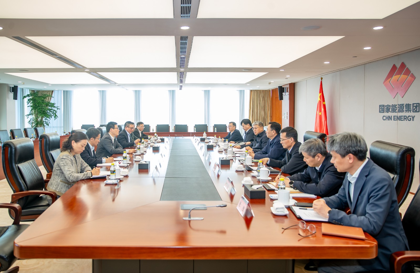 國家能源集團黨組書記、董事長劉國躍會見上海電氣集團黨委書記、董事長吳磊