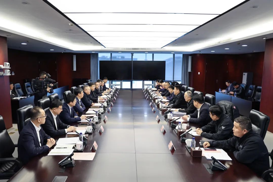 華電集團黨組副書記、總經(jīng)理葉向東與北京市副市長高朋舉行會談