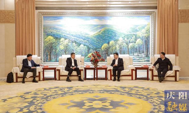 慶陽市委書記黃澤元、市長周繼軍與山東能源集團黨委書記、董事長李偉一行座談