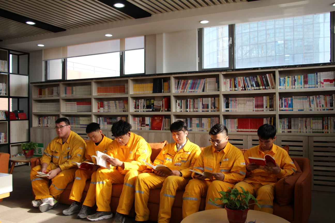 華潤電力盤錦公司“學(xué)習(xí)百年黨史、誦讀紅色經(jīng)典”青年讀書分享活動