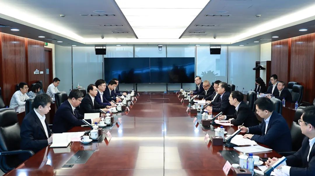 華電集團(tuán)黨組書(shū)記、董事長(zhǎng)江毅與中國(guó)太平保險(xiǎn)集團(tuán)黨委書(shū)記、董事長(zhǎng)王思東舉行會(huì)談