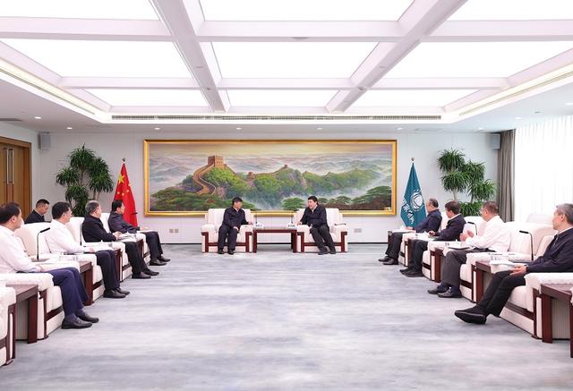 國(guó)家電網(wǎng)董事長(zhǎng)、黨組書記張智剛董事長(zhǎng)與三峽集團(tuán)董事長(zhǎng)劉偉平、總經(jīng)理韓君會(huì)談