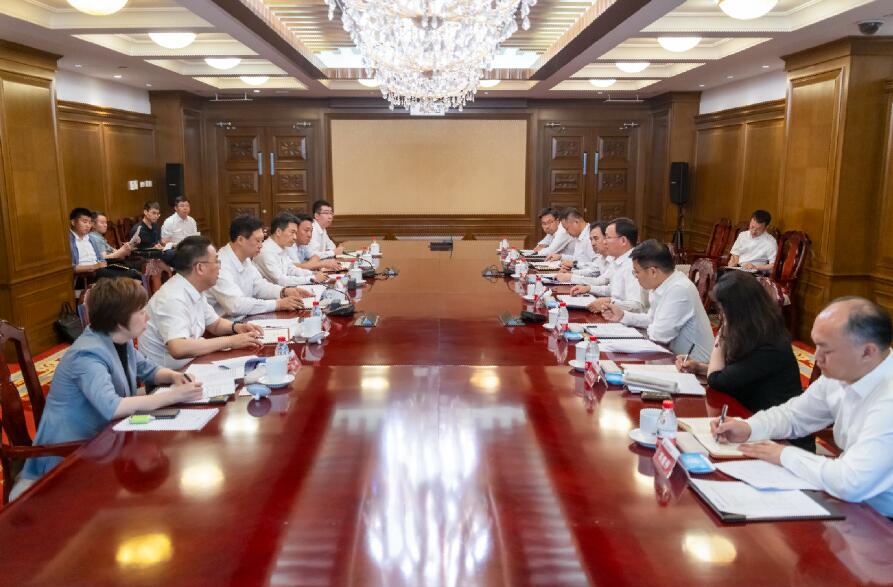 大唐集團(tuán)總經(jīng)理、黨組副書記張傳江與阜新市委書記胡濤、市長周鵬舉會(huì)談