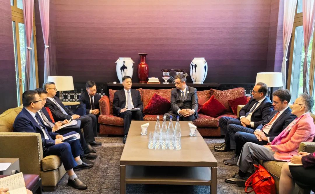 東方電氣集團(tuán)黨組書記、董事長俞培根與法國電力集團(tuán)董事長兼首席執(zhí)行官呂克·雷蒙會談