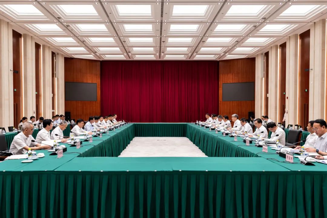 國家能源集團黨組書記、董事長劉國躍與廣西壯族自治區(qū)人民政府主席藍(lán)天立舉行工作會談