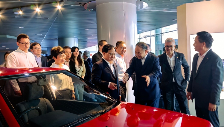 工業(yè)和信息化部部長金壯龍會(huì)見馬來西亞投資、貿(mào)易和工業(yè)部部長東姑·扎夫魯