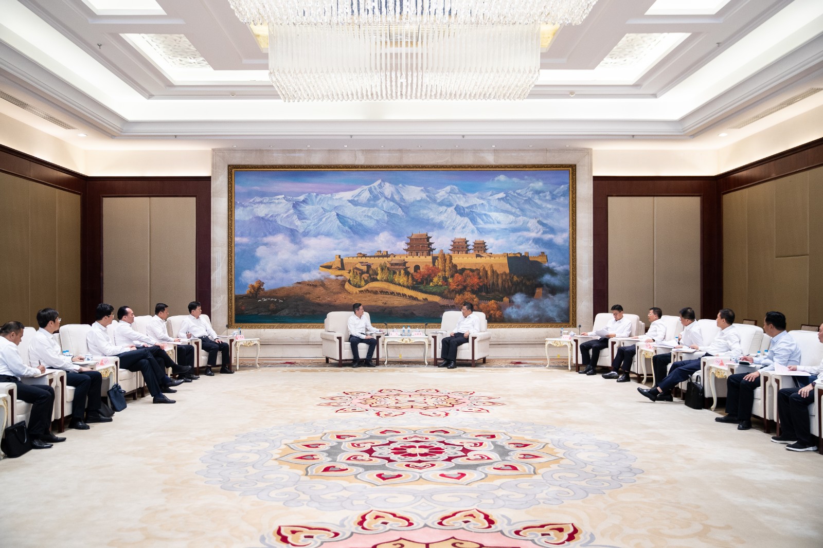 國(guó)家能源集團(tuán)總經(jīng)理、黨組副書記余兵拜會(huì)甘肅省省長(zhǎng)任振鶴并出席蘭洽會(huì)