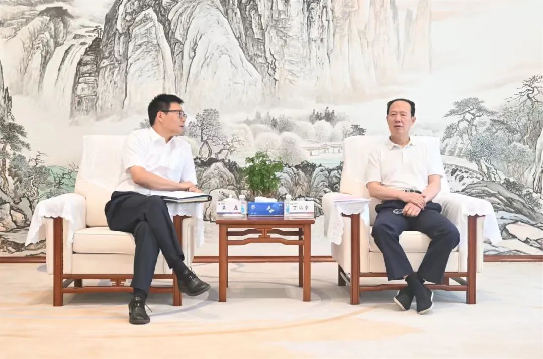 中國電建黨委書記、董事長丁焰章與上海電氣集團(tuán)黨委書記、董事長吳磊會(huì)談