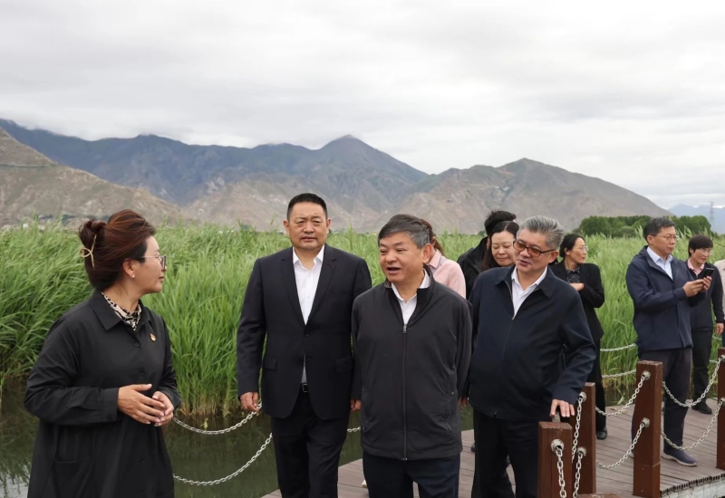 生態(tài)環(huán)境部部長黃潤秋赴西藏自治區(qū)調研