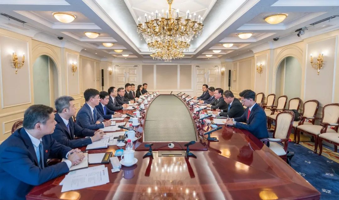 大唐集團(tuán)黨組書(shū)記、董事長(zhǎng)鄒磊與老撾總理府辦公廳部長(zhǎng)、總理首席顧問(wèn)西納萬(wàn)·蘇發(fā)努馮會(huì)談