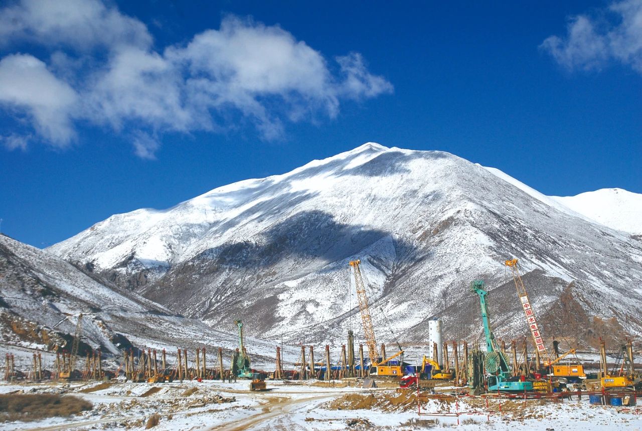 發(fā)揚三種精神，提振高質(zhì)量發(fā)展精氣神
