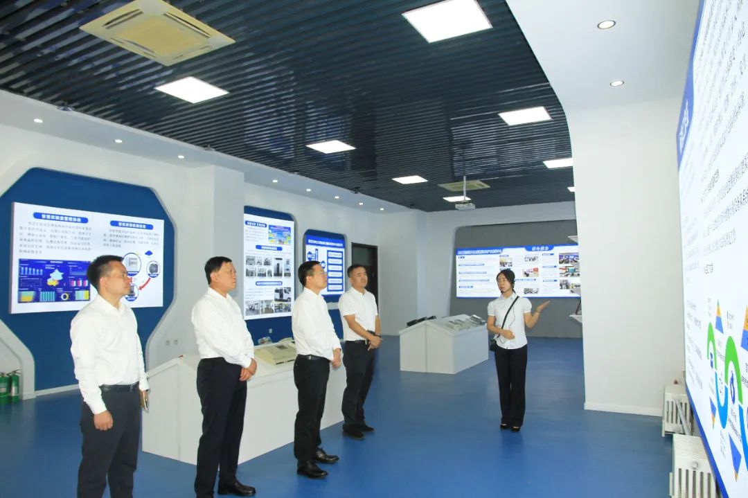中國電氣裝備黨委書記、董事長李洪鳳赴哈表所、天宇電氣、廈門許繼調(diào)研