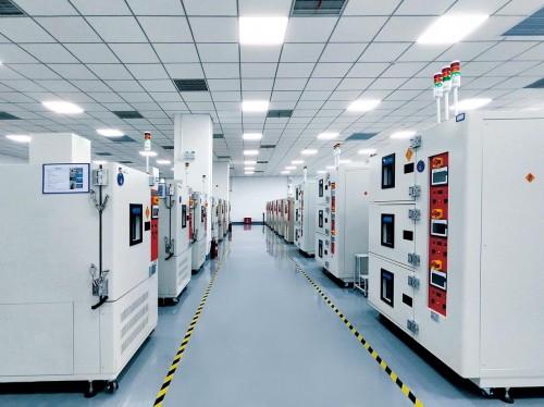 新型儲(chǔ)能行業(yè)快速發(fā)展，海博思創(chuàng)為產(chǎn)業(yè)規(guī)?；峁┯辛χ? width=