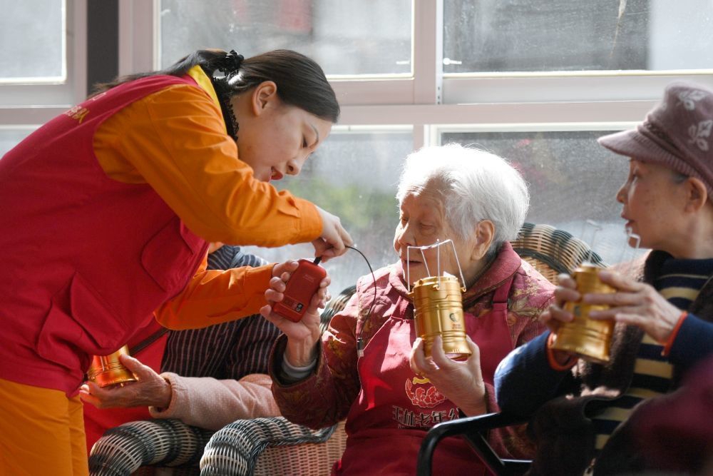 點(diǎn)亮燈 散發(fā)光 燃燒火——記“時(shí)代楷?！眹?guó)家電網(wǎng)四川電力成都高新連心橋共產(chǎn)黨員服務(wù)隊(duì)