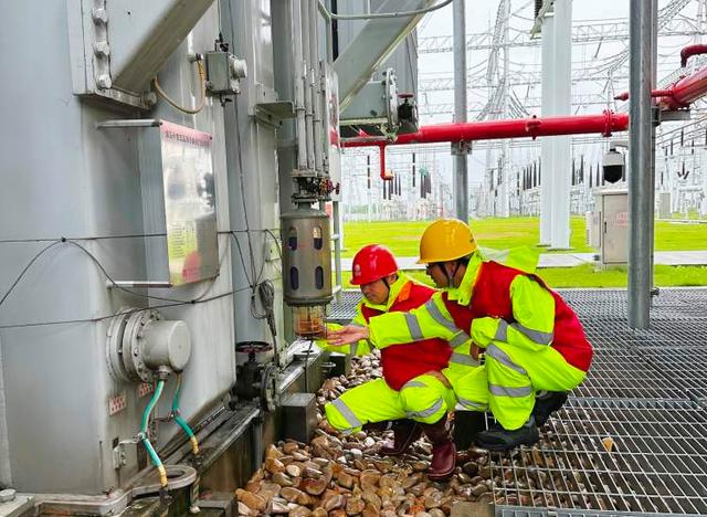 臺風(fēng)“普拉?！边^境，上海城市主電網(wǎng)運(yùn)行平穩(wěn)