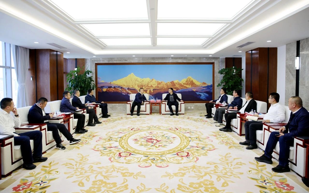 大唐云南公司黨委書記、董事長王繼才與中鐵十局集團(tuán)有限公司總經(jīng)理、黨委副書記范中兵會(huì)談