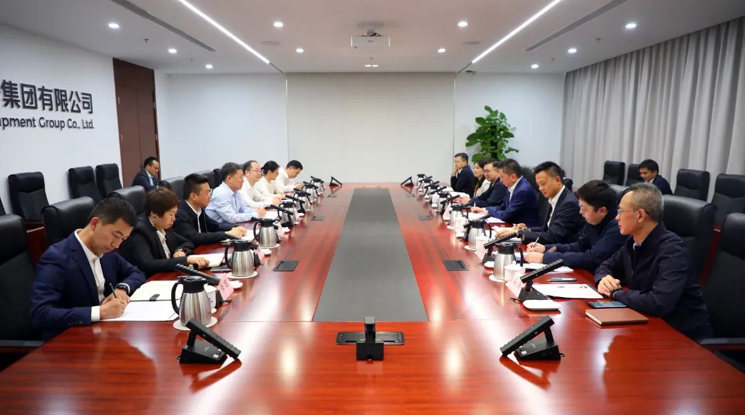 中國電氣裝備黨委書記、董事長李洪鳳會見上海市國資委黨委書記、主任賀青