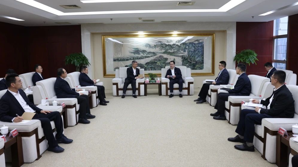 大唐四川公司黨委書記、董事長(zhǎng)梁華與中建新疆建工黨委副書記、總經(jīng)理吳剛柱會(huì)談