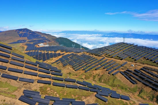 云南昭通羊窩頭、八棵樹(shù)光伏項(xiàng)目135兆瓦全容量并網(wǎng)發(fā)電