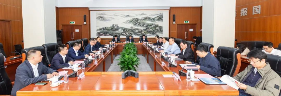 中核集團(tuán)會(huì)見特變電工黨委委員、總裁黃漢杰一行