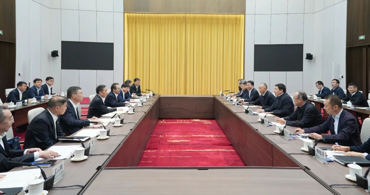 中國能建黨委書記、董事長宋海良與國家電網(wǎng)董事長、黨組書記張智剛會談