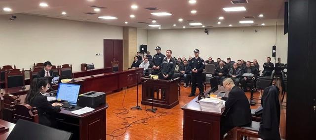 貴州電網(wǎng)一管理人員被控貪污、受賄案一審開庭