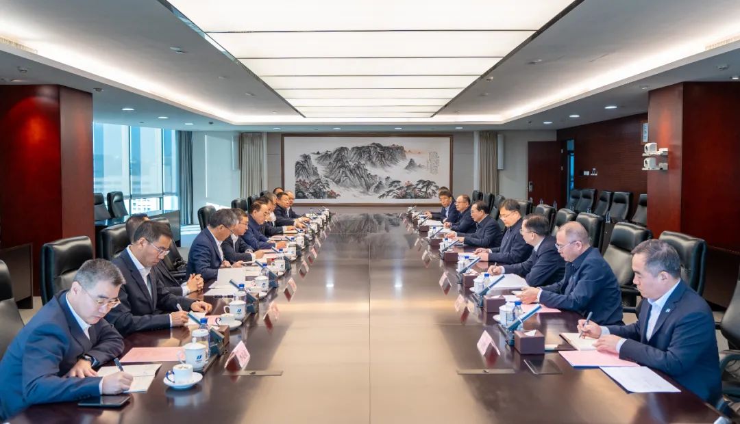 華電集團(tuán)黨組書記、董事長江毅會(huì)見中國中車黨委書記、董事長孫永才