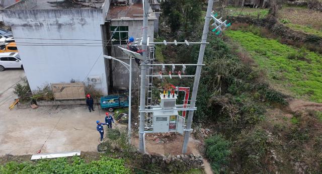 貴州沿河供電局真情幫扶顯擔(dān)當