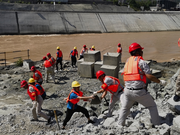 水電五局黨建“銀梭”織暖錦，江畔“擔當”繪新程