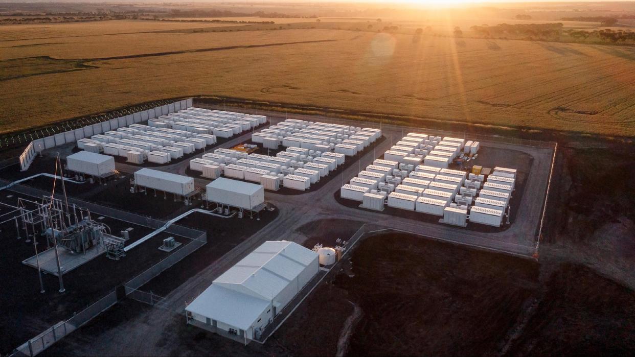 上海儲(chǔ)能超級(jí)工廠投產(chǎn)，馬斯克預(yù)測(cè)特斯拉能源業(yè)務(wù)將增長(zhǎng)至少50%