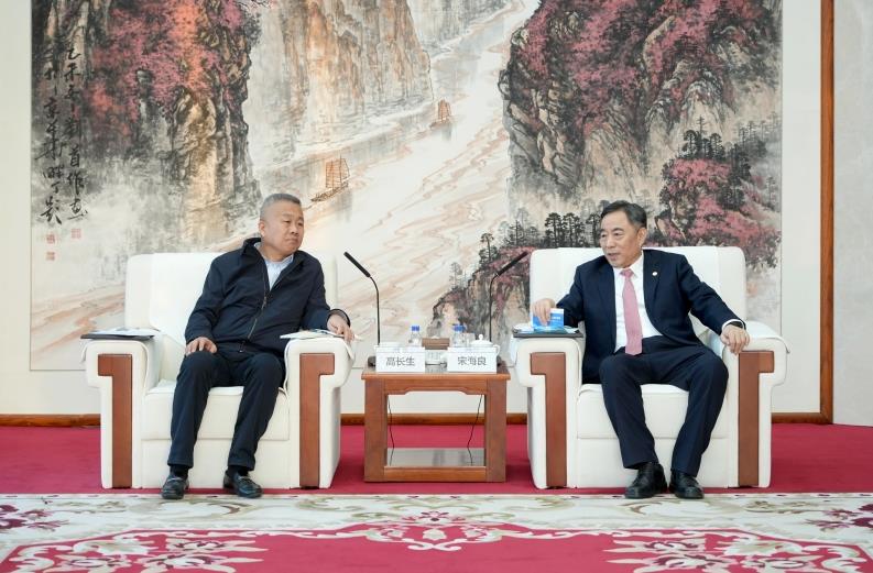 中國能建黨委書記、董事長宋海良與山東發(fā)展集團(tuán)黨委書記、董事長高長生會談