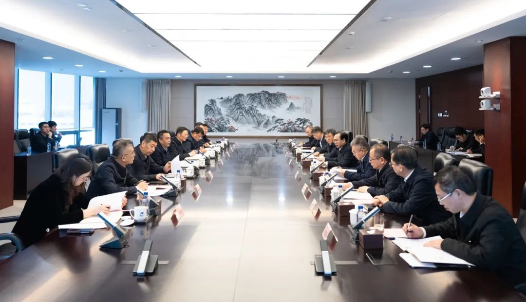 華電集團董事長江毅、總經(jīng)理葉向東與哈電集團董事長曹志安、總經(jīng)理黃偉舉行會談