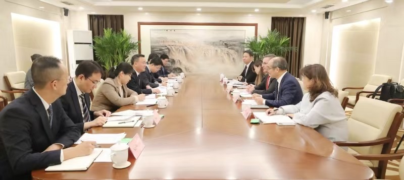 國(guó)資委副主任茍坪會(huì)見(jiàn)霍尼韋爾智能工業(yè)科技集團(tuán)總裁兼首席執(zhí)行官路成