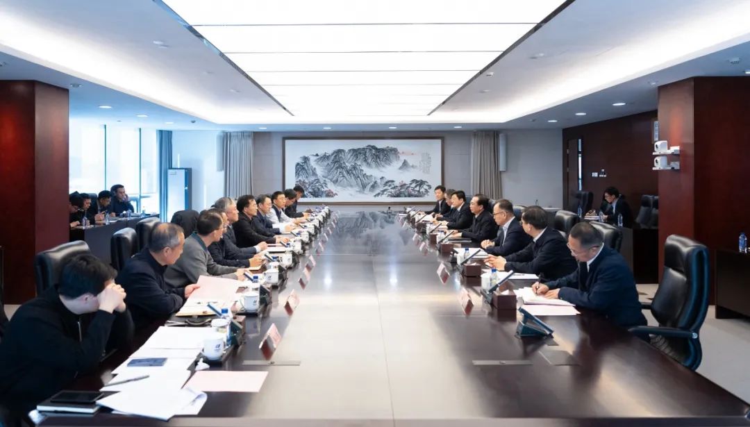 華電集團董事長、黨組書記江毅與北京市政府黨組成員、副市長文獻舉行會談