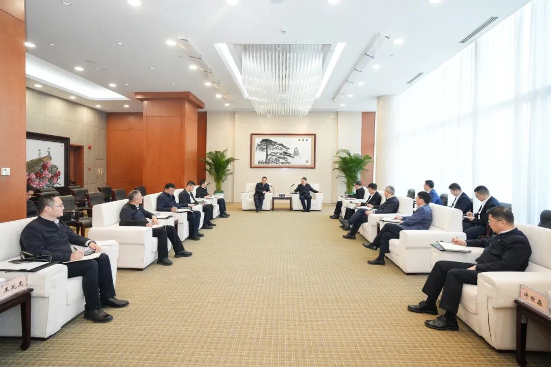 華能集團(tuán)董事長(zhǎng)溫樞剛、總經(jīng)理張文峰會(huì)見(jiàn)哈電集團(tuán)董事長(zhǎng)曹志安、總經(jīng)理黃偉