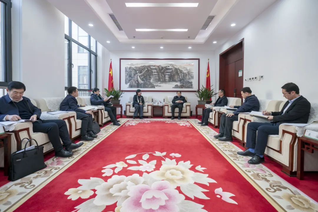 內(nèi)蒙古電力集團(tuán)與包頭市政府、中國二冶集團(tuán)、中國能建華北院和陜西院交流座談