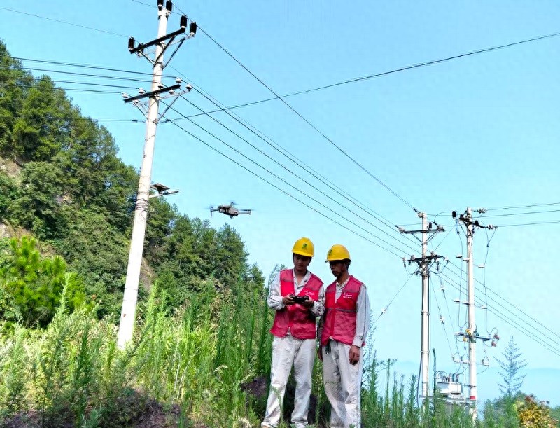 國(guó)網(wǎng)豐都供電公司無(wú)人機(jī)巡檢防山火于未“燃”