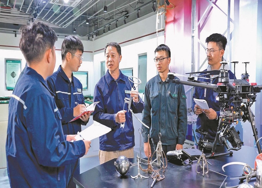 福建廈門供電公司陳國信勞模創(chuàng)新工作室 把現(xiàn)場(chǎng)難題轉(zhuǎn)化為創(chuàng)新課題