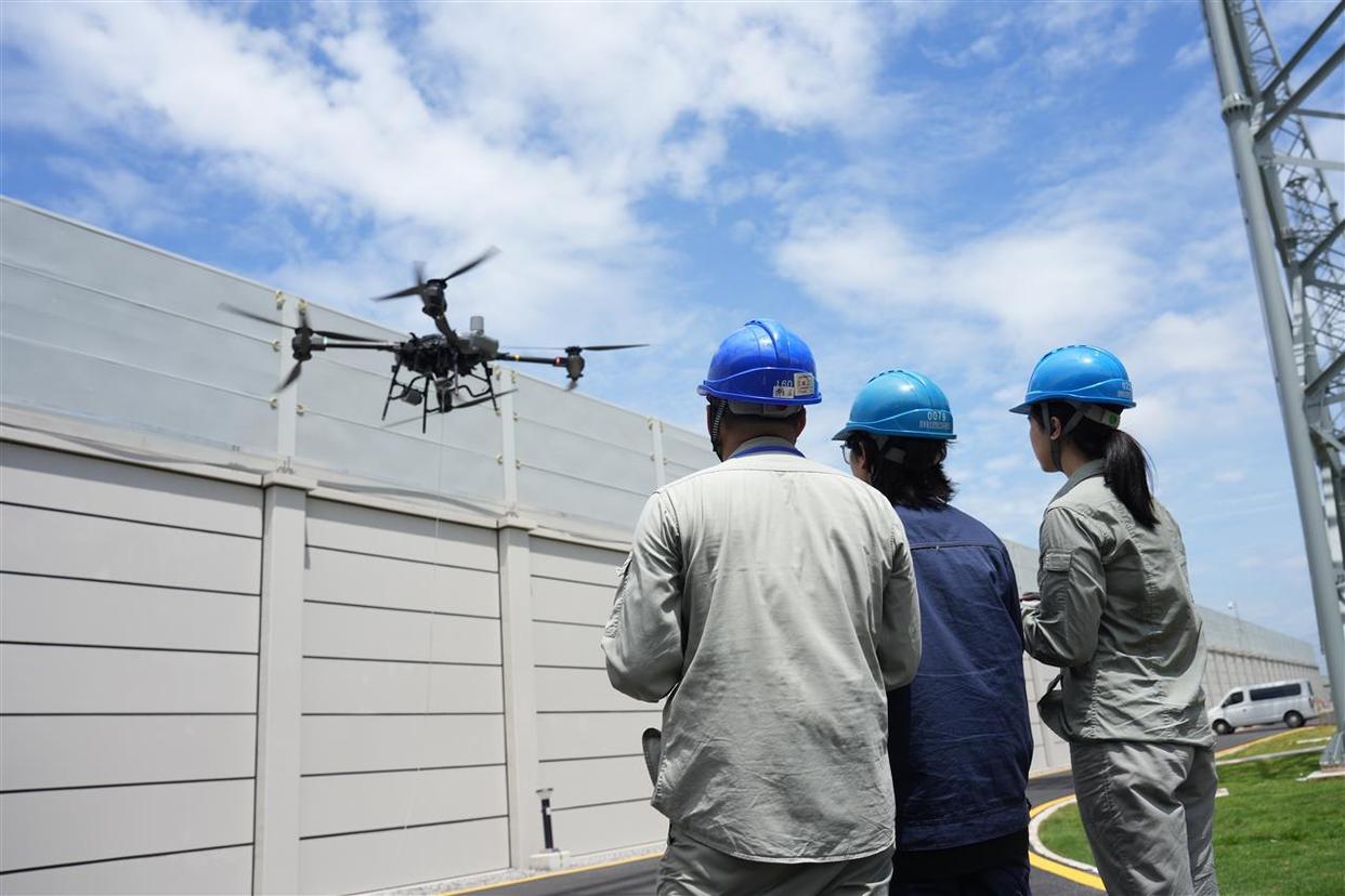 國網(wǎng)湖北電科院首次實現(xiàn)無人機掛拆特高壓線路參數(shù)測試引線