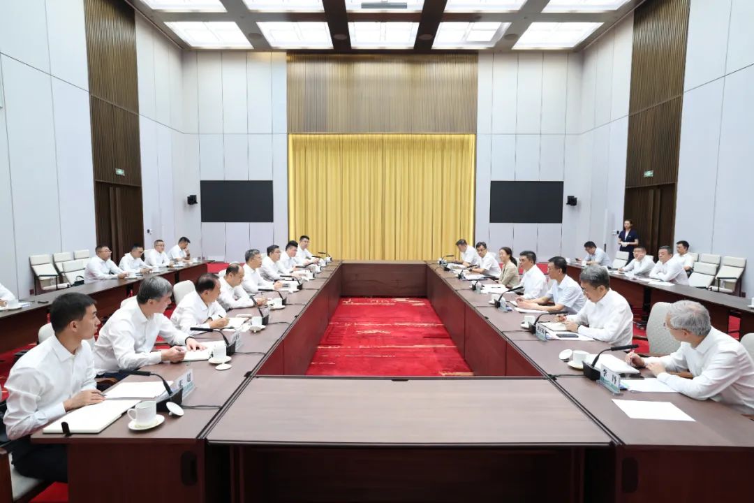 中國(guó)電氣裝備黨委副書(shū)記閆華鋒率隊(duì)到國(guó)家電網(wǎng)公司拜訪交流