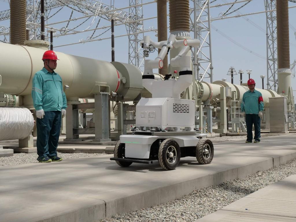 超高壓互感器接線機(jī)器人在新疆“上崗”